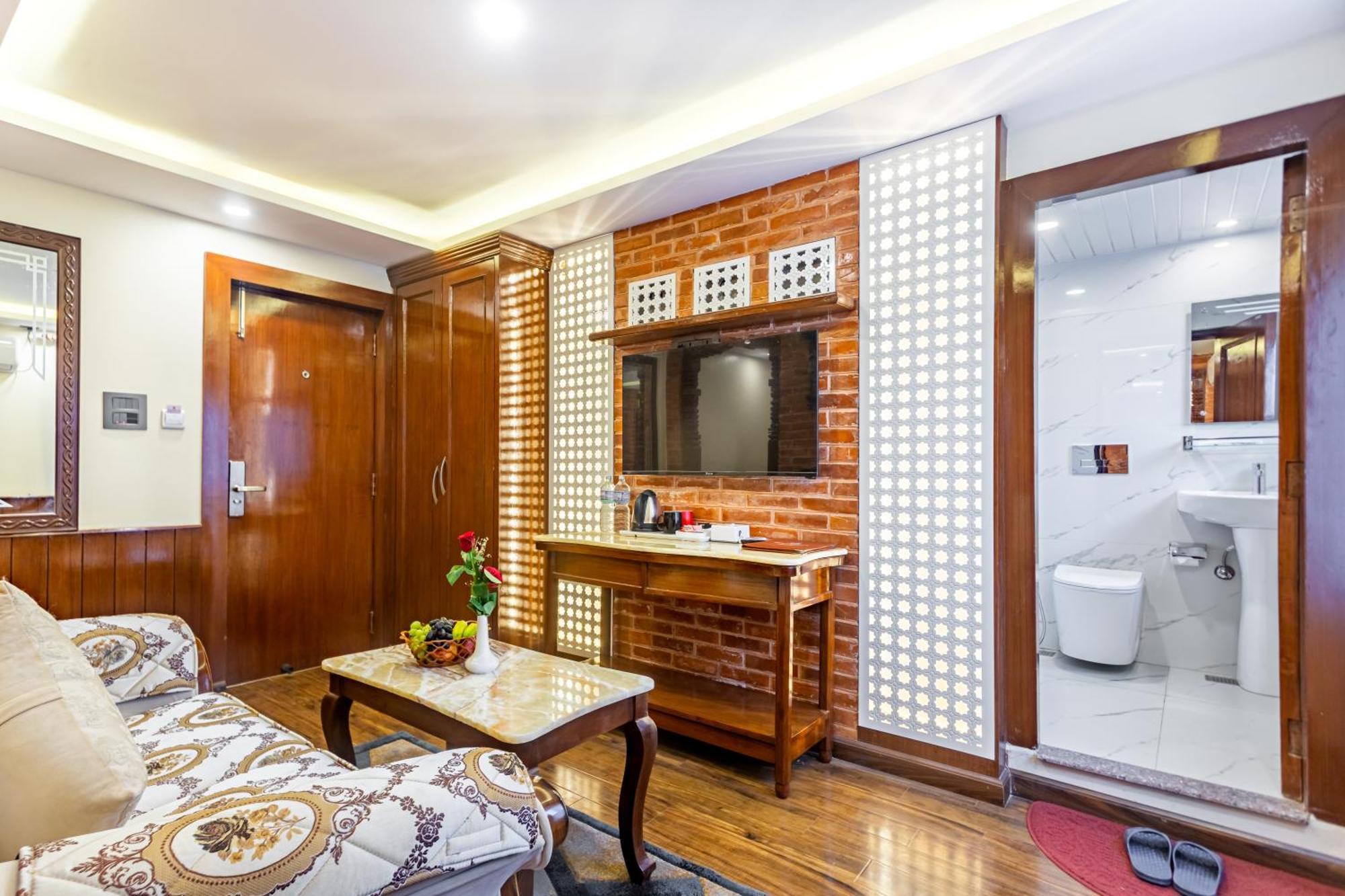 Amarawati Boutique Hotel Катманду Екстериор снимка