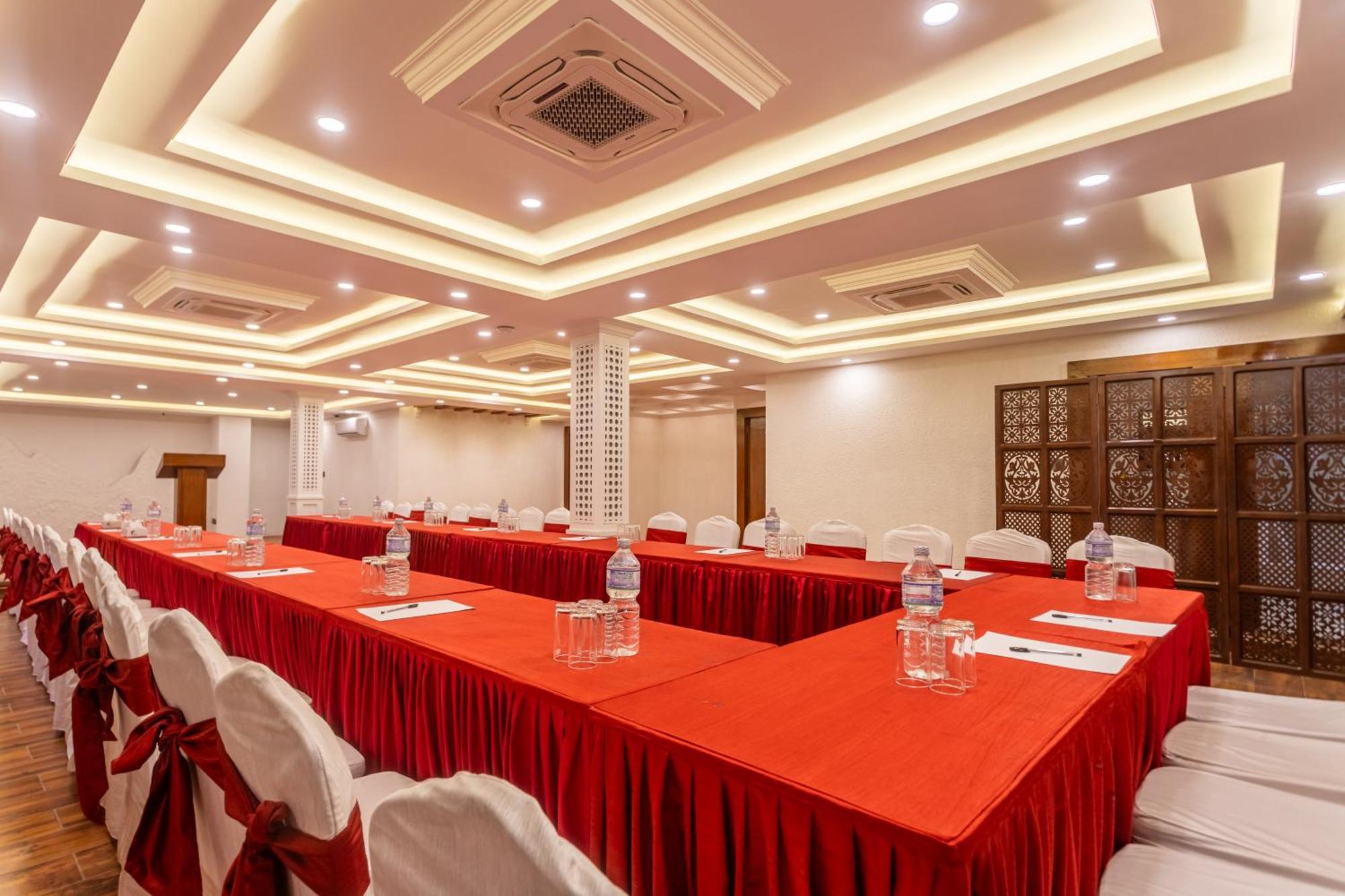 Amarawati Boutique Hotel Катманду Екстериор снимка